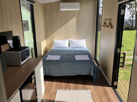 High On A Mountain Top By Tiny Away - Accommodation Main Beach 2