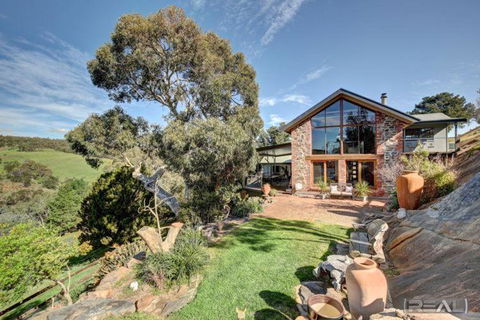 HighRoost Bed & Breakfast Accomodation - Rural Escape - Accommodation Main Beach 0