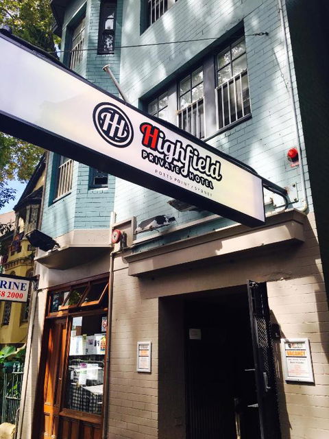 Highfield Private Hotel - Accommodation Main Beach 0