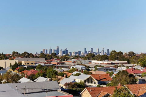 Highview On High St - A Balcony Haven In Northcote - Accommodation Main Beach 0