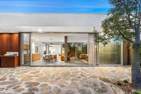 Hikari House - Accommodation Main Beach 3