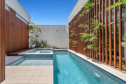 Hikari House - Accommodation Main Beach 2