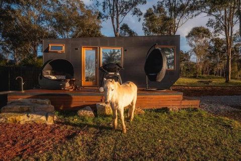 Hill Top Tiny River House - Accommodation Main Beach 2