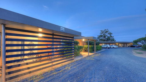 Hilldrop Motor Inn - Accommodation Main Beach 2