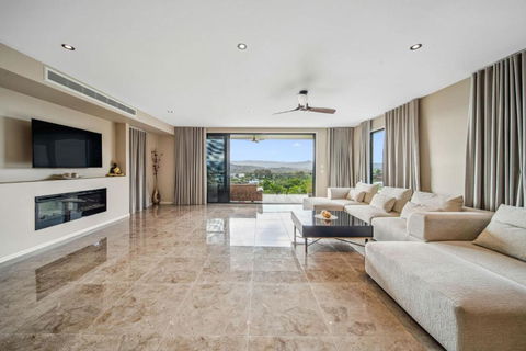 Hillside Hideaway - Hinterland Escape With Panoramic Views - Accommodation Main Beach 3