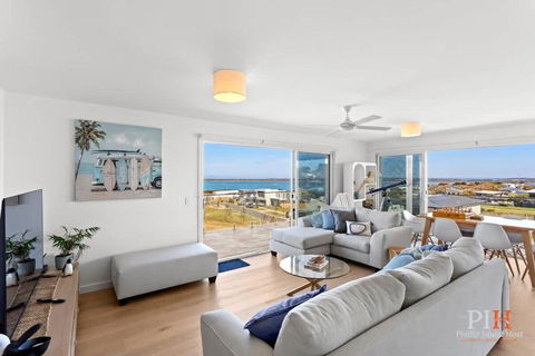 Hillside Ocean View San Remo - Accommodation Main Beach 1