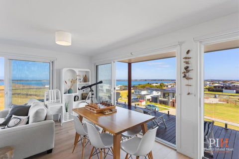 Hillside Ocean View San Remo - Accommodation Main Beach 3