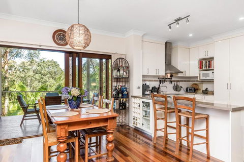 Hilltop Harmony House - Private Oasis With Pool - Accommodation Main Beach 3