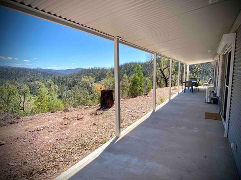 Hilltop House, Truly Unwind - Accommodation Main Beach 2