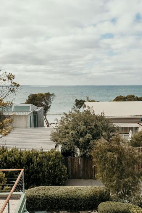 Hilltop - Accommodation Main Beach 1