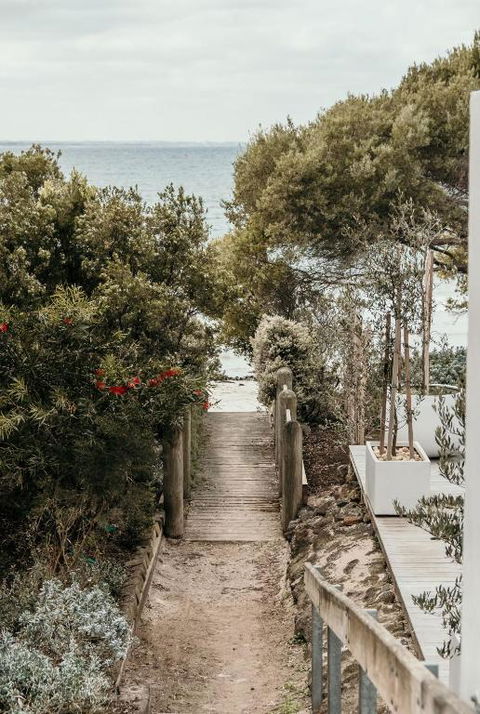 Hilltop - Accommodation Main Beach 2