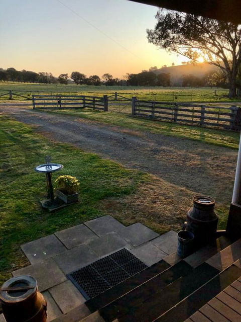 Hillview Cottage - Accommodation Main Beach 2