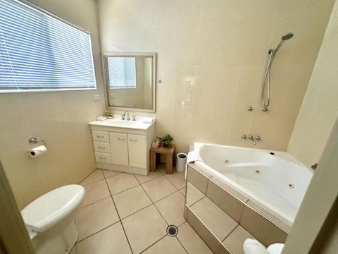 Hinchinbrook Resorts Management Pty Ltd - Accommodation Main Beach 2