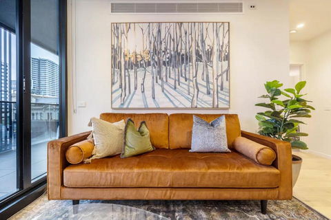 Hip Pad In Cool St Kilda Precinct FREE Parking - Accommodation Main Beach 1