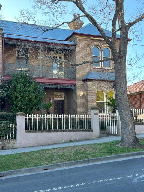 Historic Camden House - Accommodation Main Beach 0