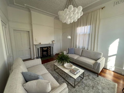 Historic Camden House - Accommodation Main Beach 1