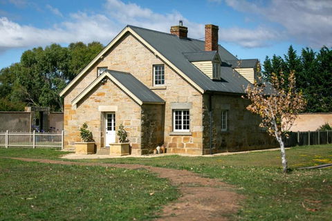 Historic Sandstone Ross Farmhouse - Accommodation Main Beach 0