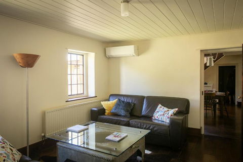 Historic Sandstone Ross Farmhouse - Accommodation Main Beach 3