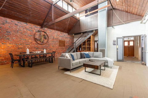 Historical Building Dating Back To 1900 - Accommodation Main Beach 3