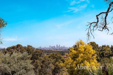 Historical Cottage In The Hills - Accommodation Main Beach 2