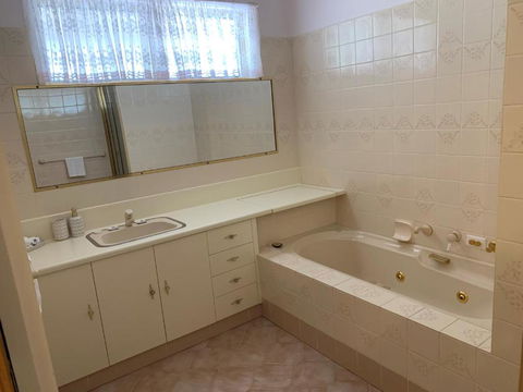 Hockey Manor - Accommodation Main Beach 3