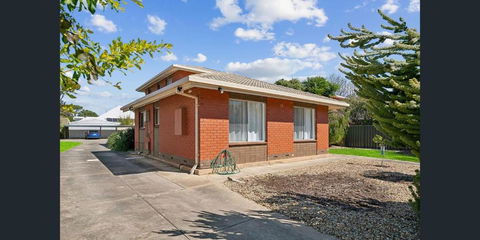 Holiday Rentals - Accommodation Main Beach 0