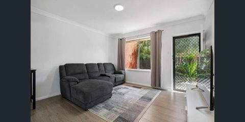 Holiday Rentals - Accommodation Main Beach 2