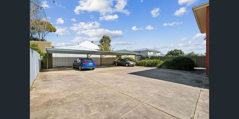 Holiday Rentals - Accommodation Main Beach 3