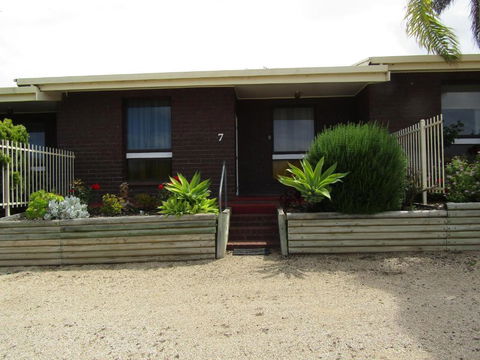 Holiday Retreat - Accommodation Main Beach 0