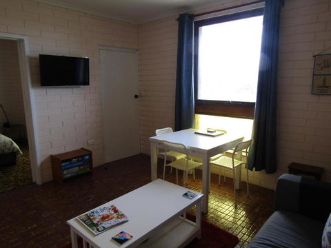 Holiday Retreat - Accommodation Main Beach 3
