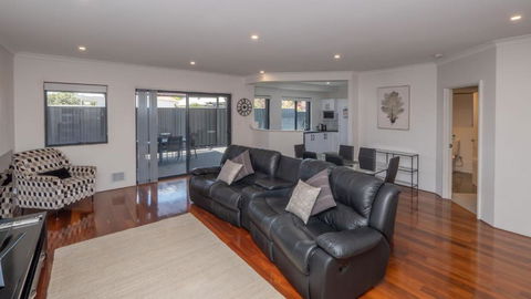 Hollow Beach House - Bunbury - Accommodation Main Beach 3