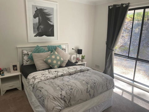 Home Amongst The Gum Trees - Accommodation Main Beach 2