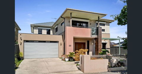 Home & Theatre, Golf, Highpoint - Accommodation Main Beach 0