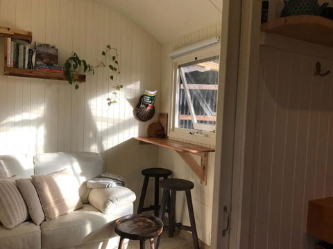 Holly Tree Hut At The Little Garden Farm - Accommodation Main Beach 2