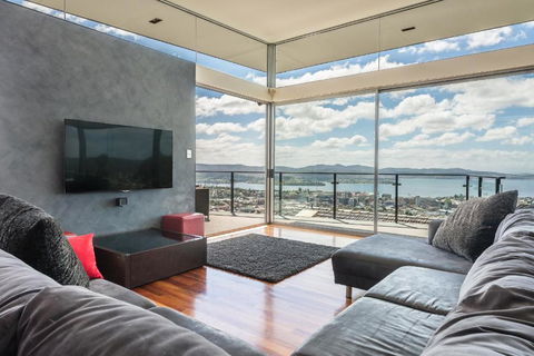 Hobart View - Accommodation Main Beach 0