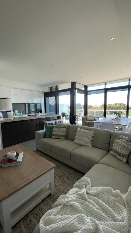 Heart Of Torquay - Whitewater Apartment - Torquay - Accommodation Main Beach 2