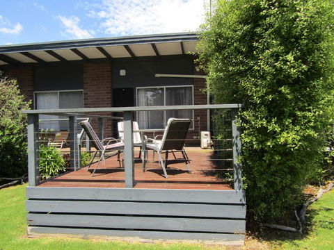 Honeysuckle Lodge - Accommodation Main Beach 0