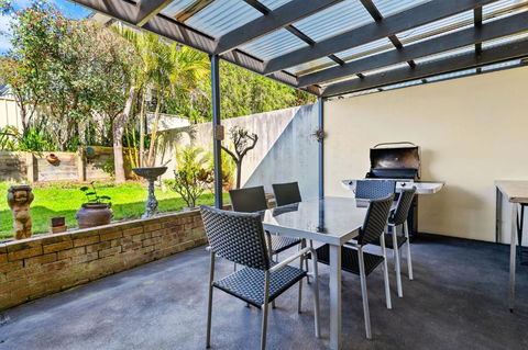 Home Away From Home At Corlette - Accommodation Main Beach 2