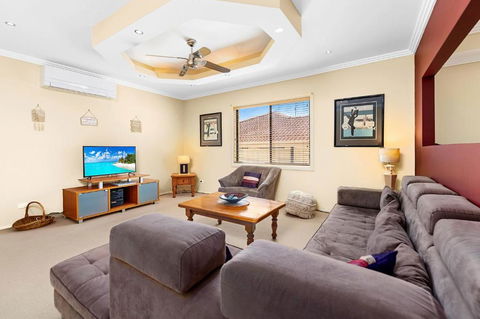 Home Away From Home At Corlette - Accommodation Main Beach 1