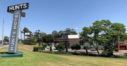 Hunts Hotel Liverpool - Accommodation Main Beach 0