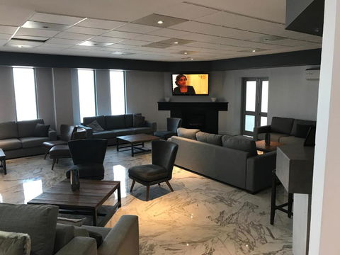 Hunts Hotel Liverpool - Accommodation Main Beach 2