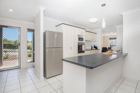 Home Away From Home - Accommodation Main Beach 2