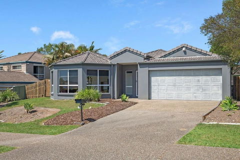 Home Away From Home - Accommodation Main Beach 1