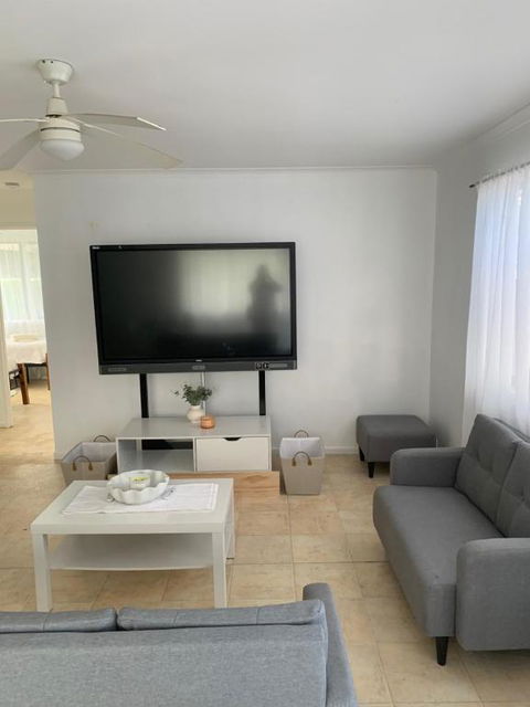 Home Away From Home - Accommodation Main Beach 3