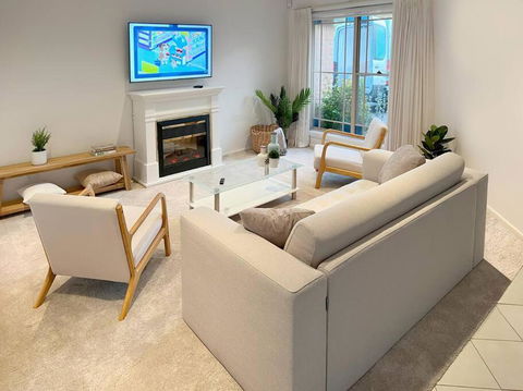 Home, But Closer To The Beach - Accommodation Main Beach 2