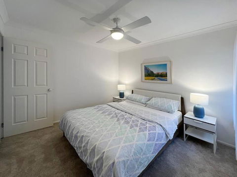 Home, But Closer To The Beach - Accommodation Main Beach 3