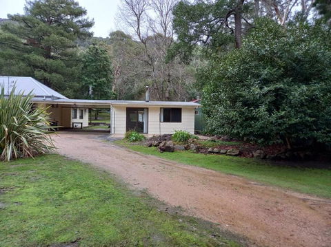 Homefield Cottage Halls Gap - Accommodation Main Beach 0