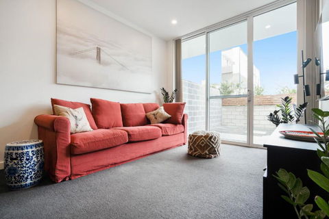 Homely 1-Bed With Private Patio By Shops - Accommodation Main Beach 0