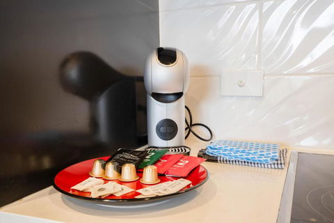 Homely 1-Bed With Private Patio By Shops - Accommodation Main Beach 2