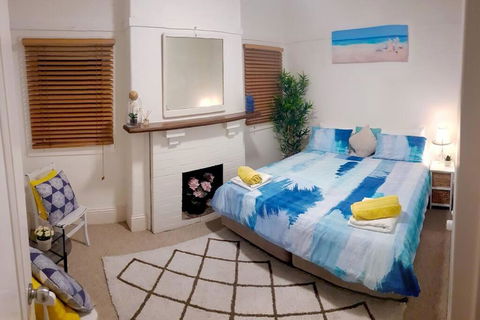 Homely Beachfront Apartment With Direct Beach Access - The Coachhouse - Accommodation Main Beach 3